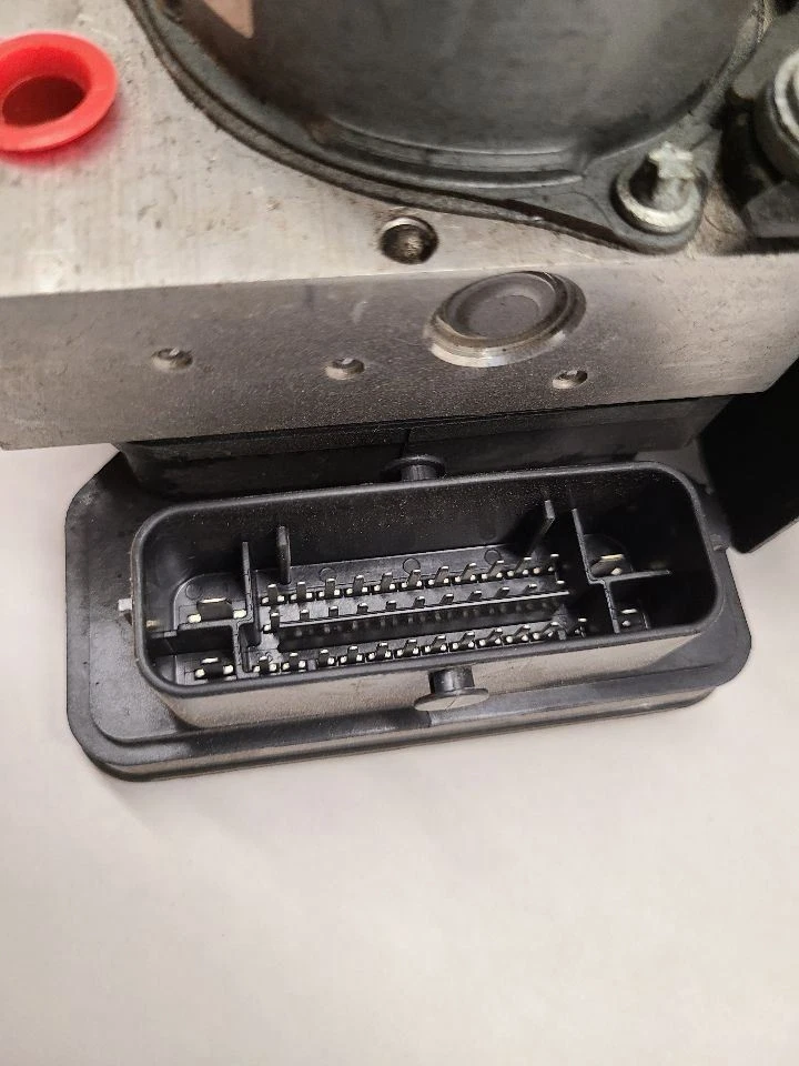 2020 NISSAN MURANO Anti-Lock Brake Part Assembly 6 Cylinder AWD - Image 3 of 4