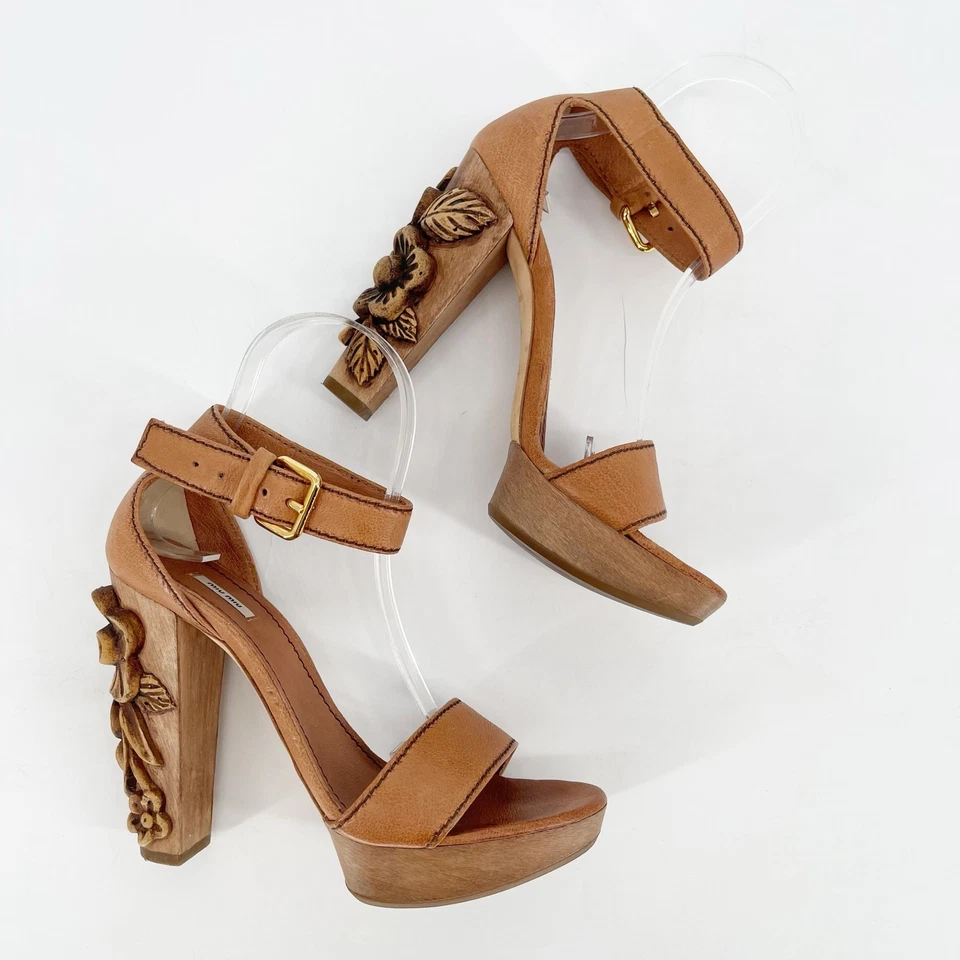 Sandalia Miu Vintage Camel Tostado Floral Tallada Madera Tacón Plataforma IT 37.5 Foto 4 de 4