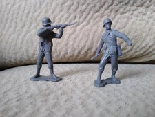 2-1963 Louis Marx WW2 Gray German Soldier 60MM Figures Shooting & Grenade 