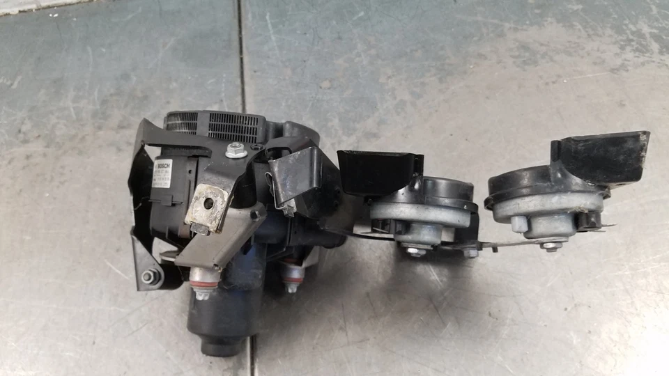 Mercedes Benz AMG E 63 2011 bomba de inyección de aire secundaria/bocinas #6599 P4 Foto 4 de 4