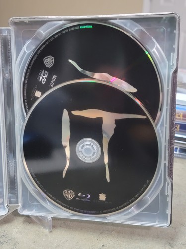It Blu-ray/Dvd w/ j-card & clear bag Steelbook 2017 - Picture 3 of 7