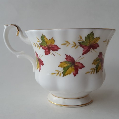 Royal Albert CANADA FROM SEA TO SEA Montrose Teacup & Saucer. Flag. Maple Leaves - Picture 5 of 12