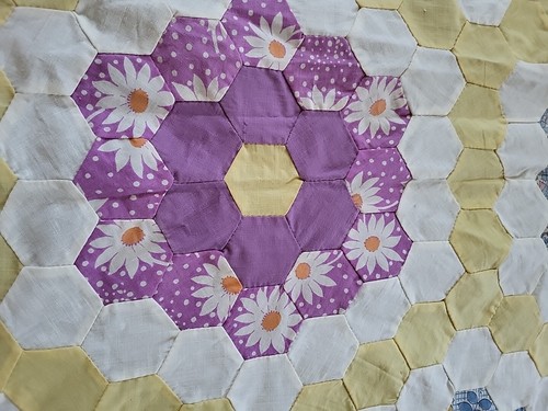 Vintage 100% Hand Stitched FLOWER GARDEN QUILT Topping Sheet only. 77"×90" - Picture 5 of 17