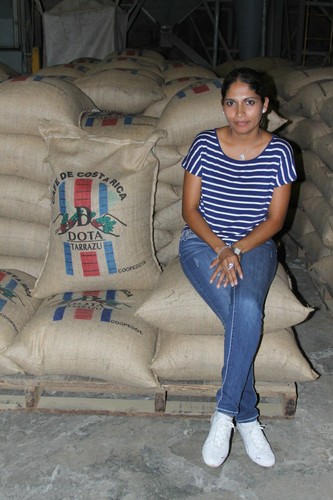 GRANOS DE CAFÉ TARRAZU COSTARRICENSE PEABERRY TOSTADO OSCURO 2 LIBRAS EN BOLSAS DE 1 LIBRA - Imagen 13 de 22