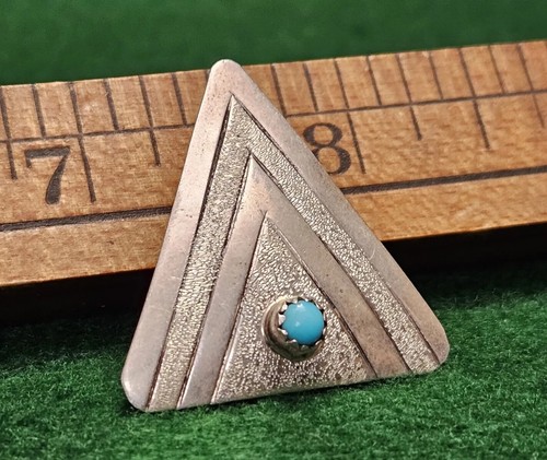 Vtg Navajo Arrowhead / Teepee Design Stamped Sterling Silver & Turquoise Pendant - Picture 15 of 15