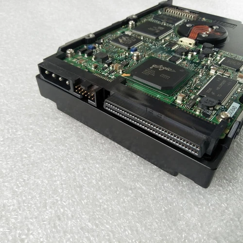 Disco duro MAT3073NP Fujitsu 73,5 GB, interno, 10000 rpm, 3,5" - Imagen 3 de 4