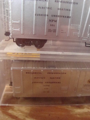 N Scale MTL # 70052 Northern Pacific 2 pack Mechanical Reefers NEW!! - Picture 2 of 5