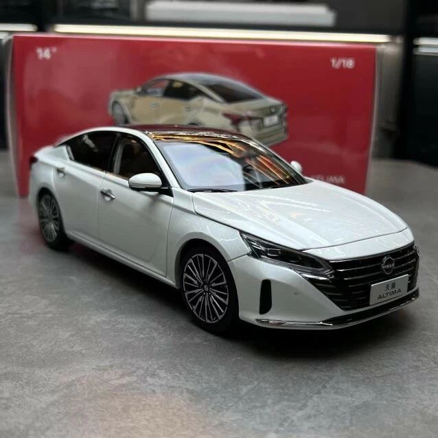 1:18 New NISSAN ALTIMA 2022 Metal Diecast Car Model Toy Collection White In Box - Image 2 of 4