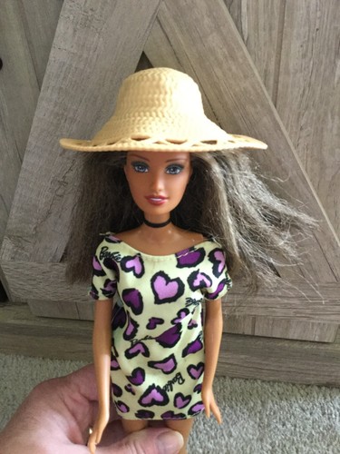 2022 Mattel Barbie Holiday Fun #HGM54 Barbie Puppe Hut nur Beach Style beige