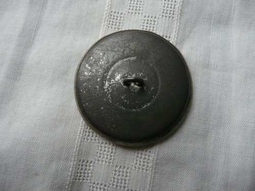 1 Button Antique - Picture 2 of 2