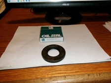 CHICAGO RAWHIDE 13900 OIL SEAL~1.375" X 2.716" X .313"~MADE IN USA