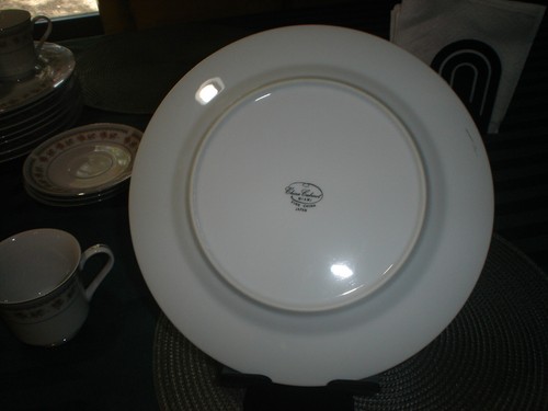 Antique China Cabinet Miami Dinnerware Set - Picture 5 of 7