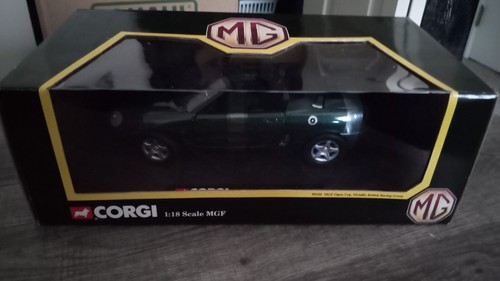 A Pair Of 1:18 Die Cast Corgi Mg's - Red Hard Top And Green Convertible - Picture 2 of 7