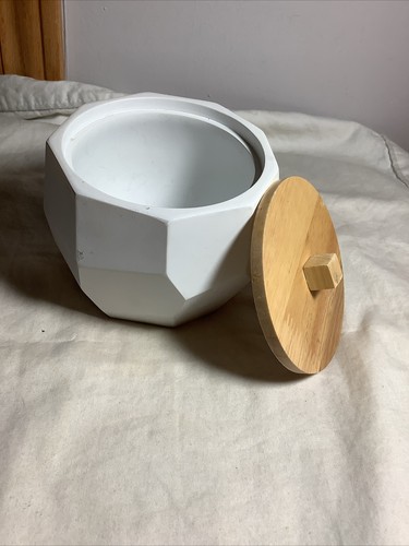 Incimal White Ceramic /Natural Wood Lid 4” X 4” Jar /Trinket /Jewel Box - Picture 2 of 7
