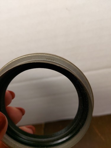 NOS National Federal Mogul 3087 Oil Seal. Free Shipping!!! - Picture 3 of 6