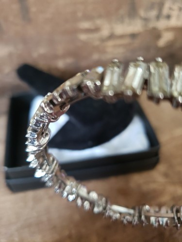 Avon Diamondesque Flex Bracelet - Picture 6 of 10