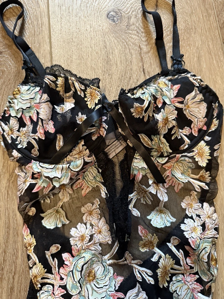 Body Lencería Victoria’s Secret Wicked XS Sin Forro Floral Negro Foto 2 de 4