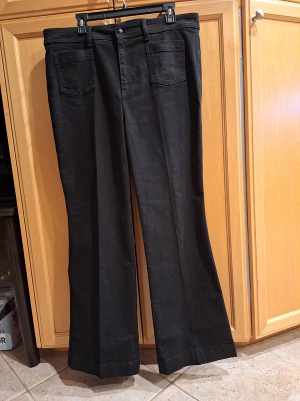 Talbots Women's Siz 16  Black Med Wash Stretch Flared Leg Denim Jeans