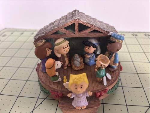 2006 Hallmark The Peanuts Gang Christmas Musical Nativity Scene Discounted READ - Picture 7 of 12