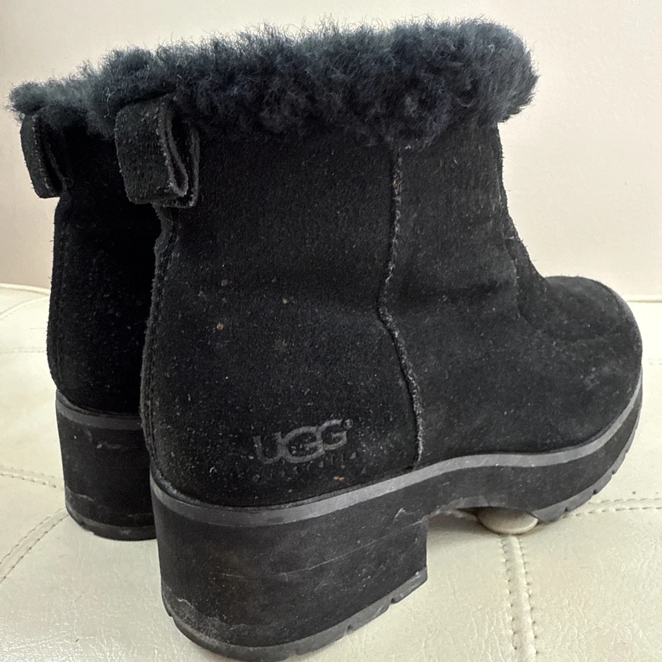 UGG Negro Grueso Tacón Suela Gamuza Impermeable Botines Mujer EE. UU. 7 USADO EN EXCELENTE ESTADO Foto 2 de 4