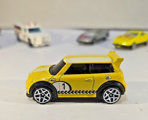 Hot Wheels Mini Cooper S Challenge, 2011 Yellow