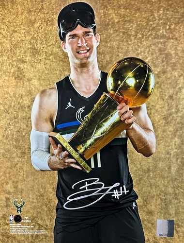 MIlw. Bucks 2021 NBA Champion BROOK LOPEZ Signed 8x10 Photo #1 AUTO