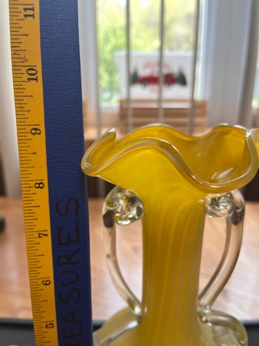 VINTAGE MURANO STYLE CANDY STRIPED YELLOW & WHITE RUFFLED EDGE 9" TALL BUD VASE - Picture 10 of 10