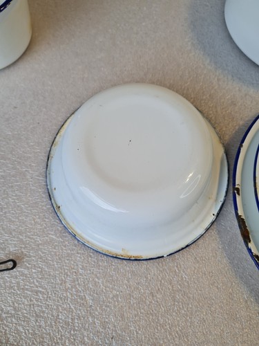 Job Lot of Vintage White Enamel Bowls - Picture 18 of 24