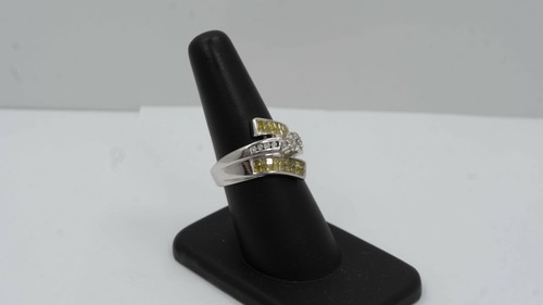 Anello con diamanti gialli e bianchi irradiati 1 carato - oro bianco 14 kt - misura 6,75 - Foto 5 di 8