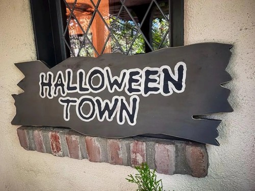 Large Halloween Town Garden Welcome Sign, Solid Wood and Paint, Hand Crafted - Picture 3 of 18
