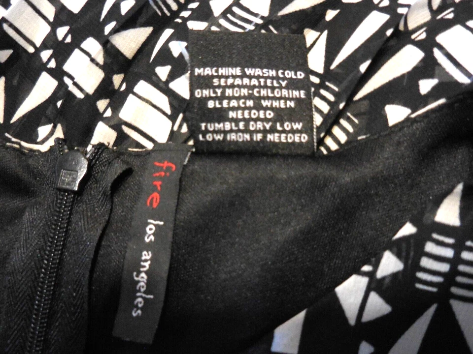 Mameluco Fire Los Angeles JUNIORS TALLA XS Estampado Geométrico Cremallera Trasera Completamente Forrado Nuevo con Etiquetas Foto 3 de 4