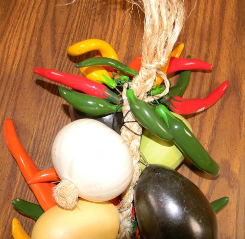 Awesome ROPE OF 51 PCS. Art Glass & Ceramic Hanging Chili Peppers & Vegetables - Picture 5 of 8