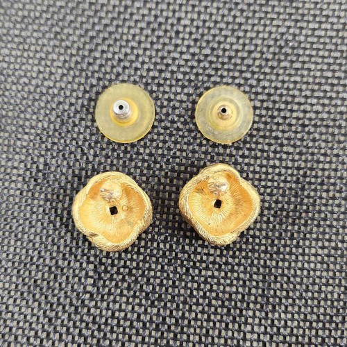 Pendientes Perforados Vintage Monet Enchapados en Oro Nudo de Amor Años 60 Mediados de Siglo Minimalistas - Imagen 8 de 9
