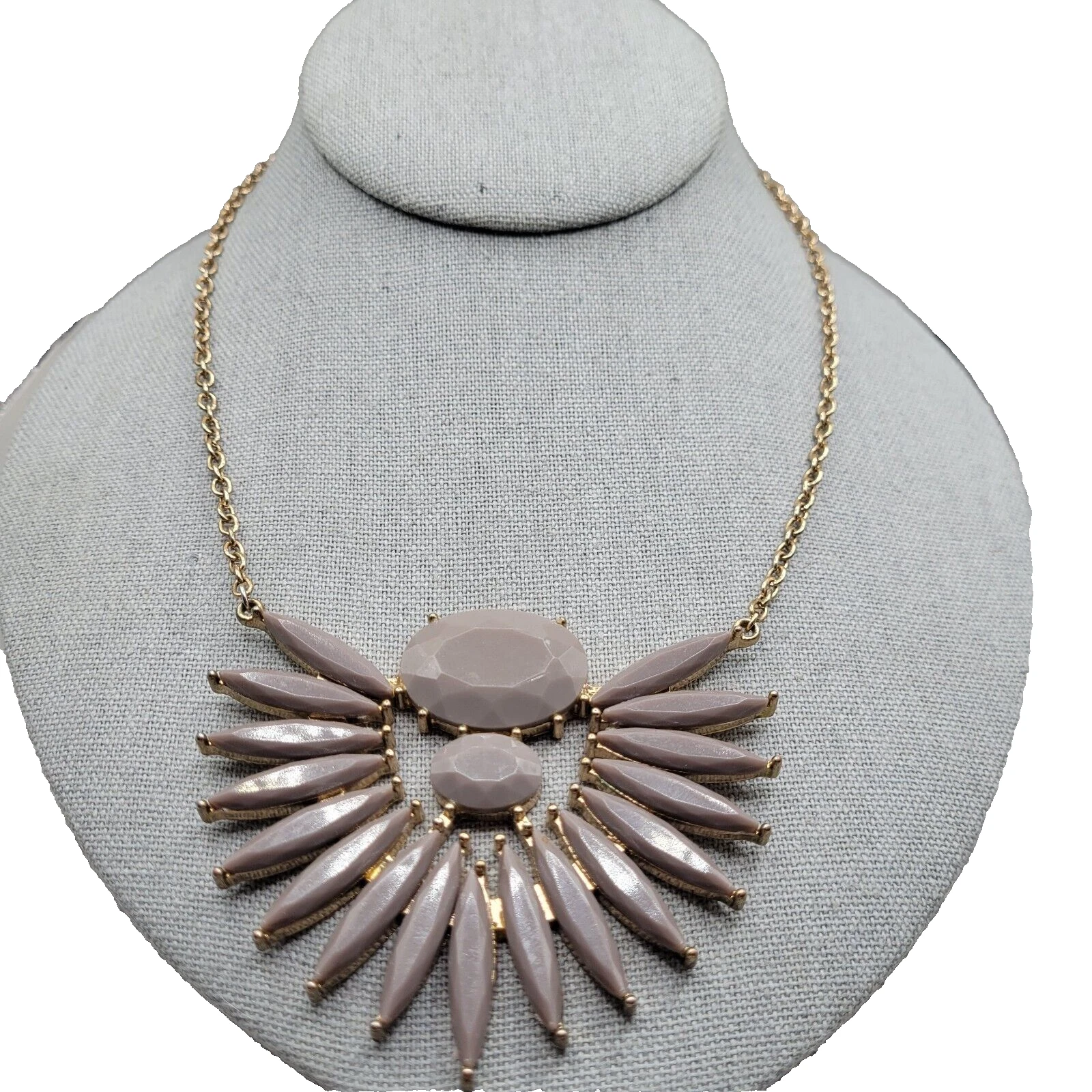 VETEMENTS Collana Statement Navetta Acrilica Egiziana Revival Grigio Strass Tono Oro