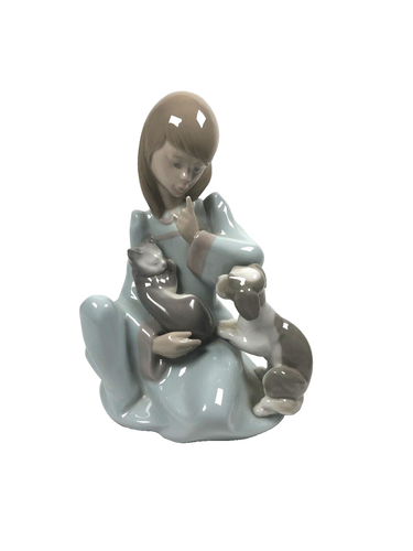 Lladro Figur #5640 Katze Nickerchen Mädchen hält schlafende Katze mit Hund 5,25 Zoll