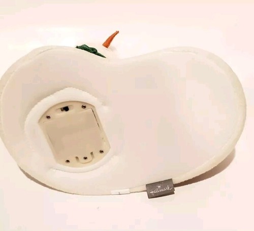 Hallmark 2024 WRAPPED IN JOY SNOWMAN Singing Plüsch with Sound and Motion Neu mit Etikett - Bild 3 von 4
