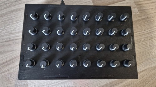 Usb Midi and DIN MIDI Controller 32 knobs DAW wooden - Picture 3 of 11