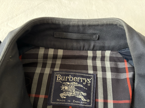 Gabardina con cinturón Burberrys, azul marino para hombre: 50 REG. Usado - Imagen 6 de 12