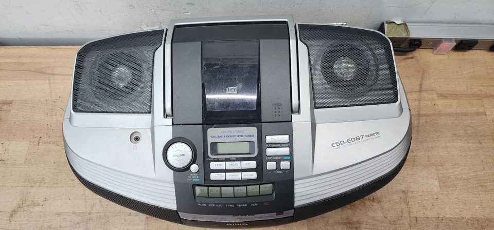 Grabadora de CD/Radio/Cassette AIWA CSD-ED87 con Qsound Boombox - *LEER* USADA Foto 3 de 4