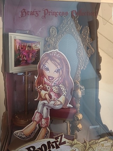 BRATZ PRINCESS COLLECTION Sealed SUPER RARE VHTF red gold THRONE (B1-CL) - Picture 6 of 6
