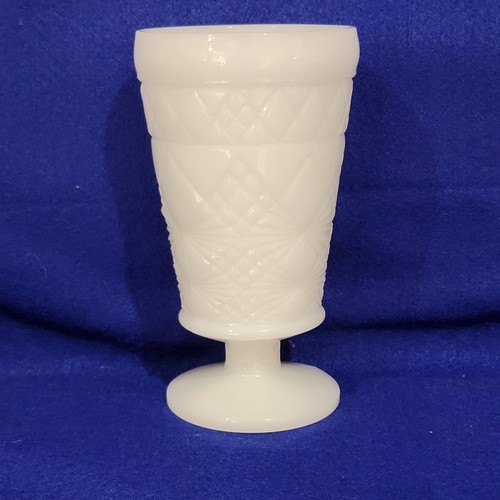 VINTAGE HAZEL ATLAS MILK GLASS FOOTED TUMBLER- GOTHIC PATTERN - Picture 4 of 6