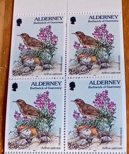 Alderney Mint Stamps Booklet 1997. Flora And Fauna. In Very GOOD CONDITION. - Picture 4 of 4