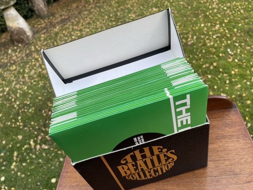 The Beatles Collection 1976 Box Set 24 x 45RPM Singles EMI Ex+ Immaculate - Picture 2 of 16