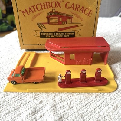 Vtg Matchbox Lesney Garage Service Station Playset Esso Pumps w