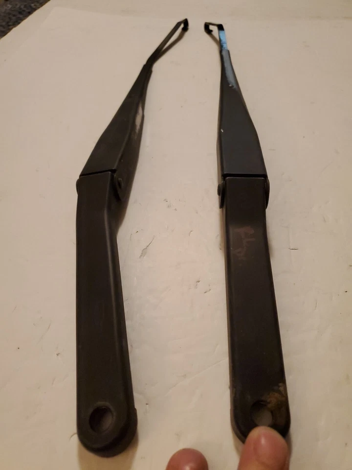 1996 2004 ACURA RL LEFT & RIGHT WINDSHIELD WIPER ARMS OEM  - Image 2 of 4