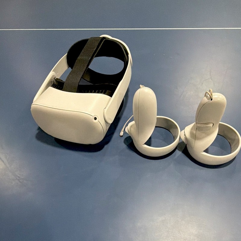 Meta Quest 2 Standalone VR Headset VR System with Controllers, White