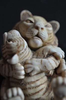Harmony Kingdom Treasure Jest Schmuckschatulle, Tiger & Cub M27, Peter Calvesbert