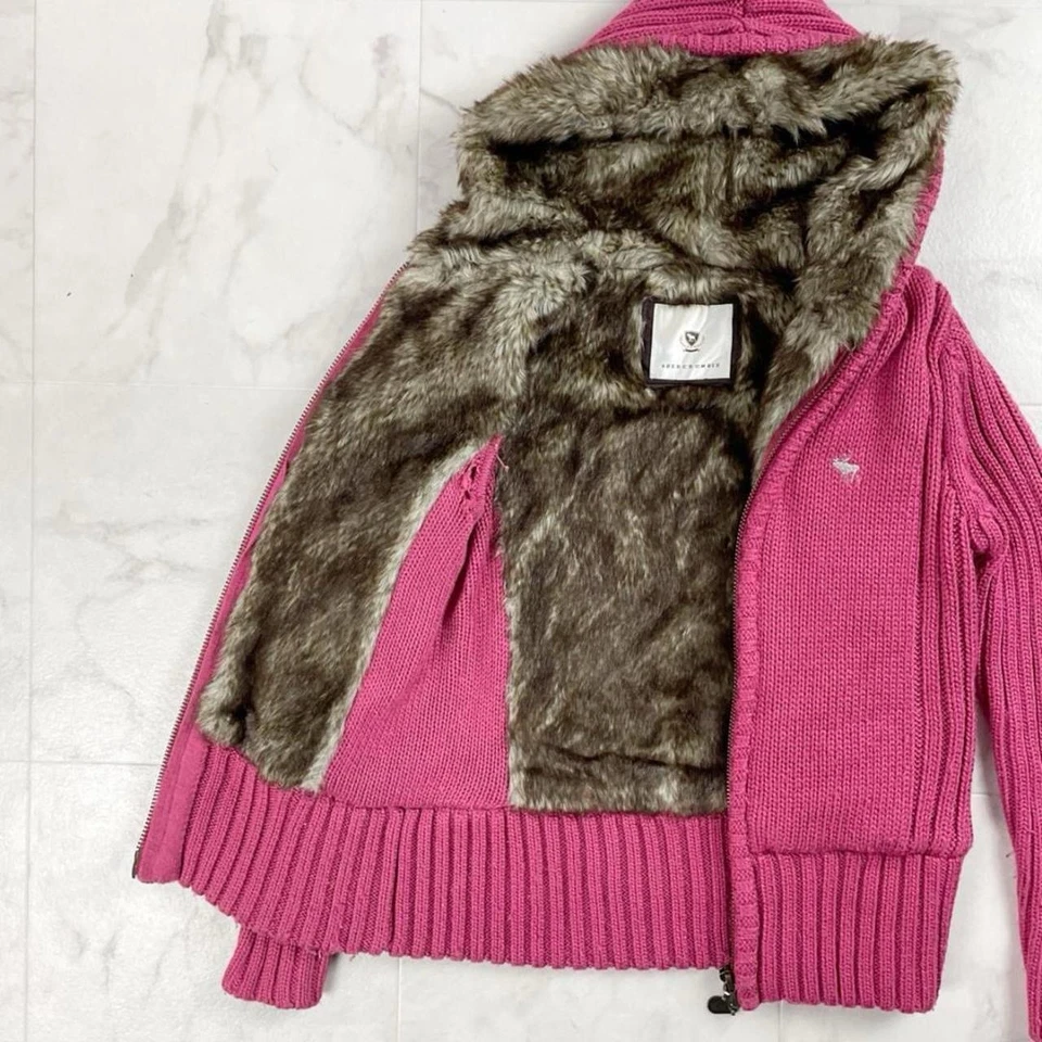 Jaqueta Y2K Abercrombie & Fitch acabamento de pele de malha rosa infantil GG/adulto P - Imagem 2 de 4