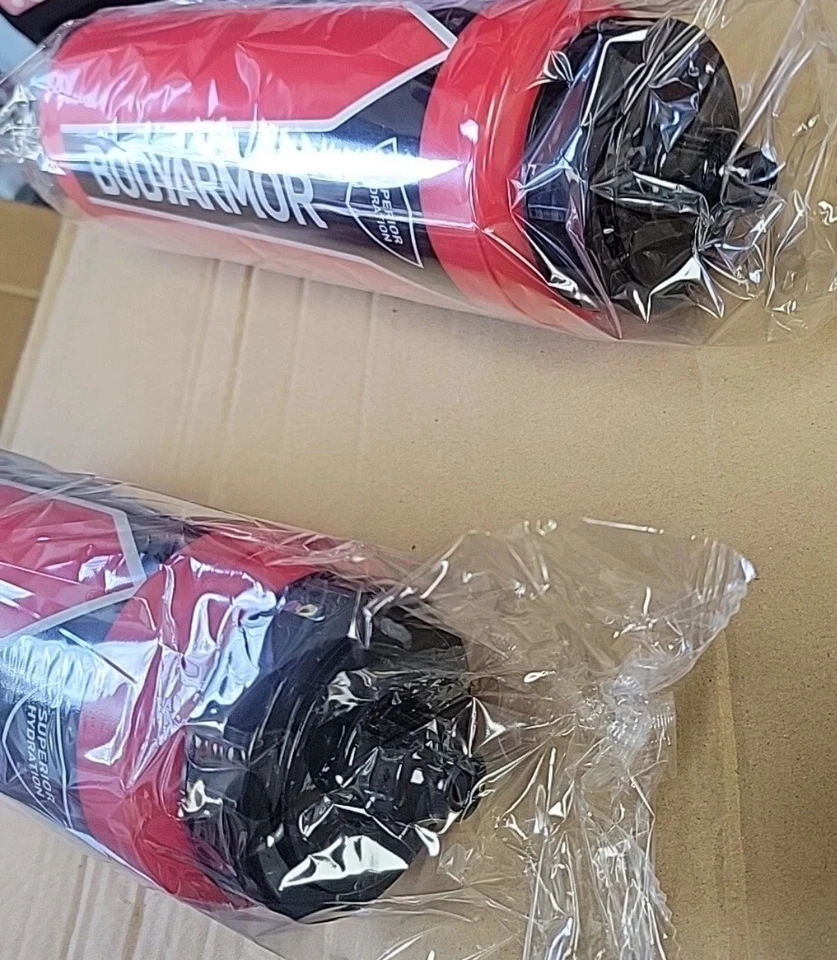 NUEVO-Botella de agua Body Armor NCAA 32 oz botella exprimible roja/negra paquete de 2 Foto 2 de 3