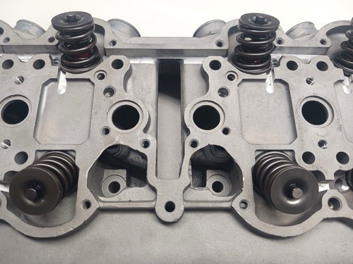 Honda cb750 sohc ...... Stock refurbished cylinder head. Cafe. Chopper. - Picture 4 of 14